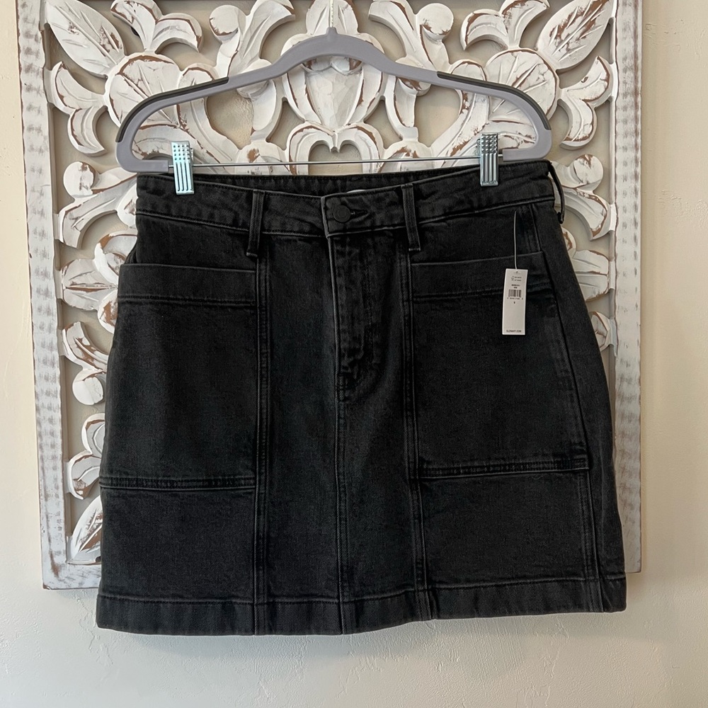 NWT Old Navy Women’s Dark Gray Wash Denim Skirt w/ Secret Slim Pockets (Size 8)